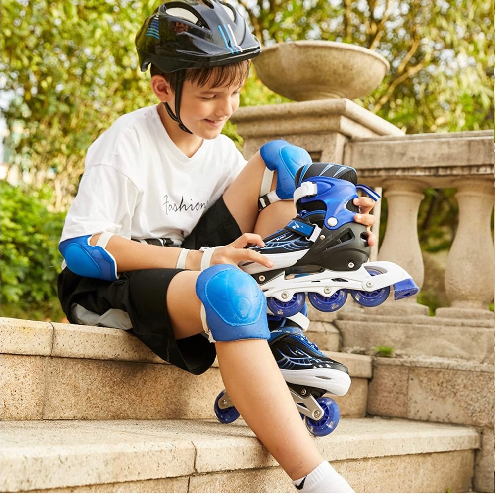 Blue Inline Skates with LED Wheels - Picture 6 of 13